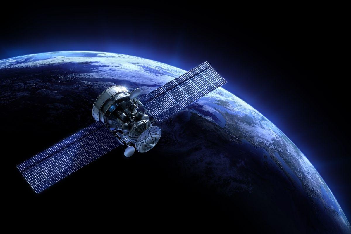 2-watt laser satellite communication